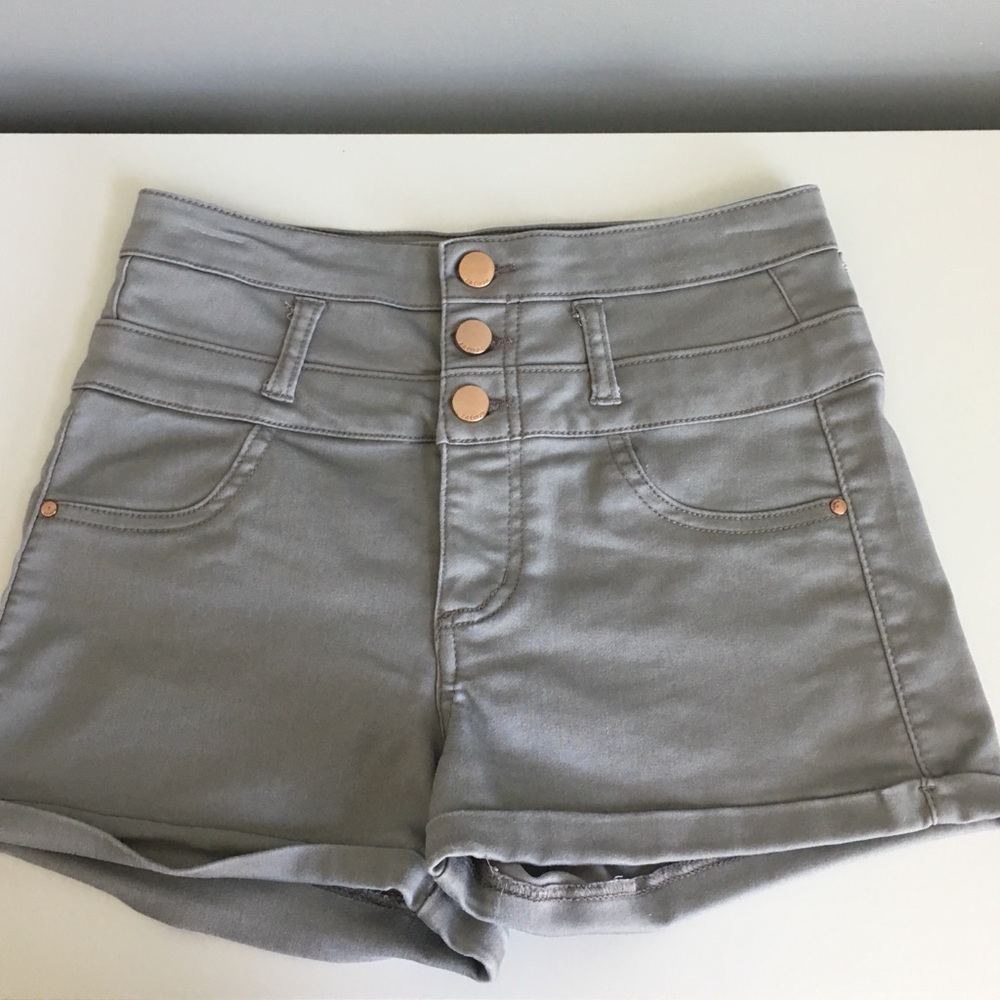 High-waisted Olive Green Shorts
